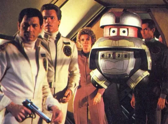 Diretor de “O Sobrevivente” vai comandar o reboot de “O Buraco Negro” da Disney