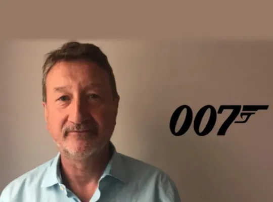 Steven Knight vai escrever o roteiro do próximo filme de James Bond.